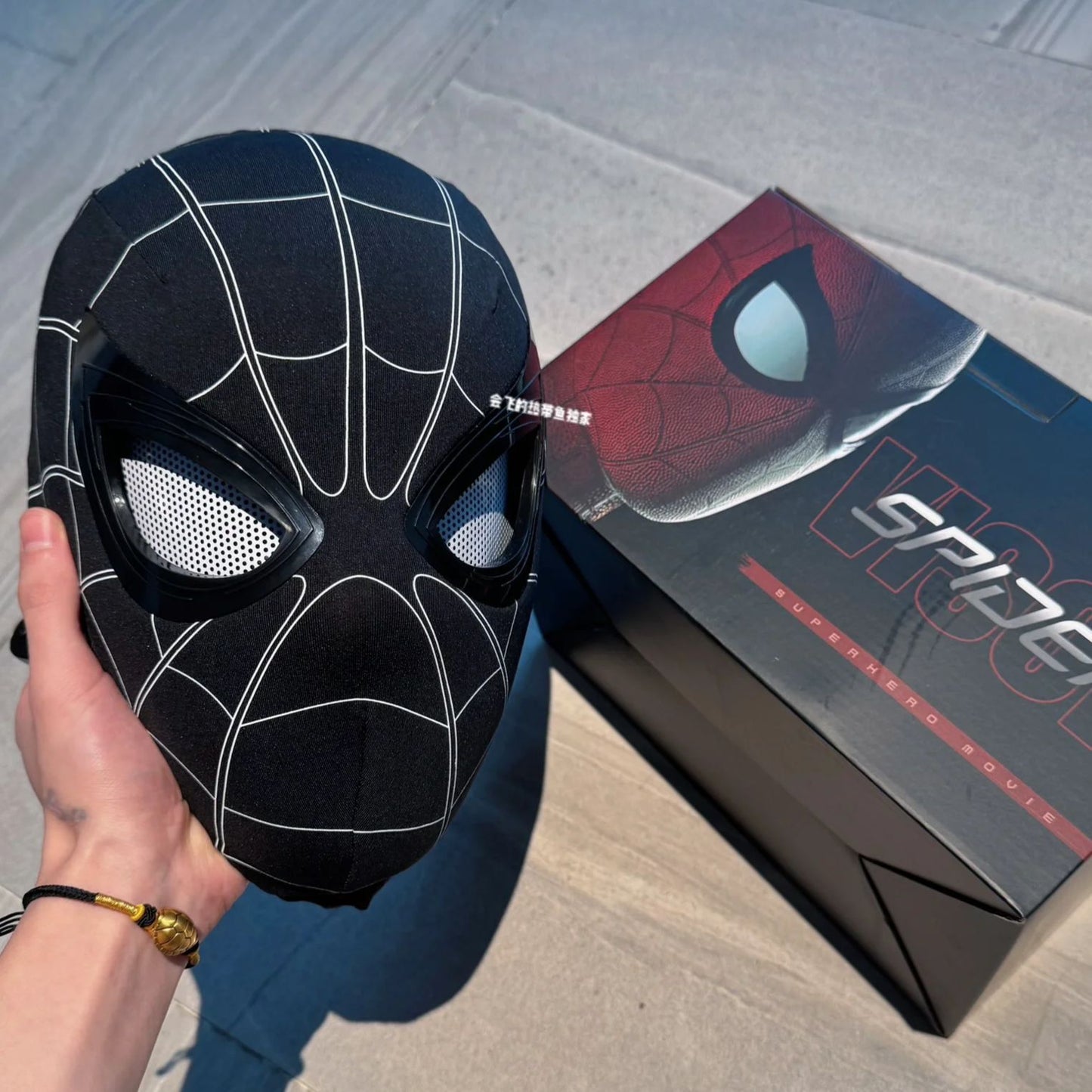 Spider-Man Mask with Movable Eyes & Jaw-Controlled Blinking โ Electric Cosplay Helmet Toy