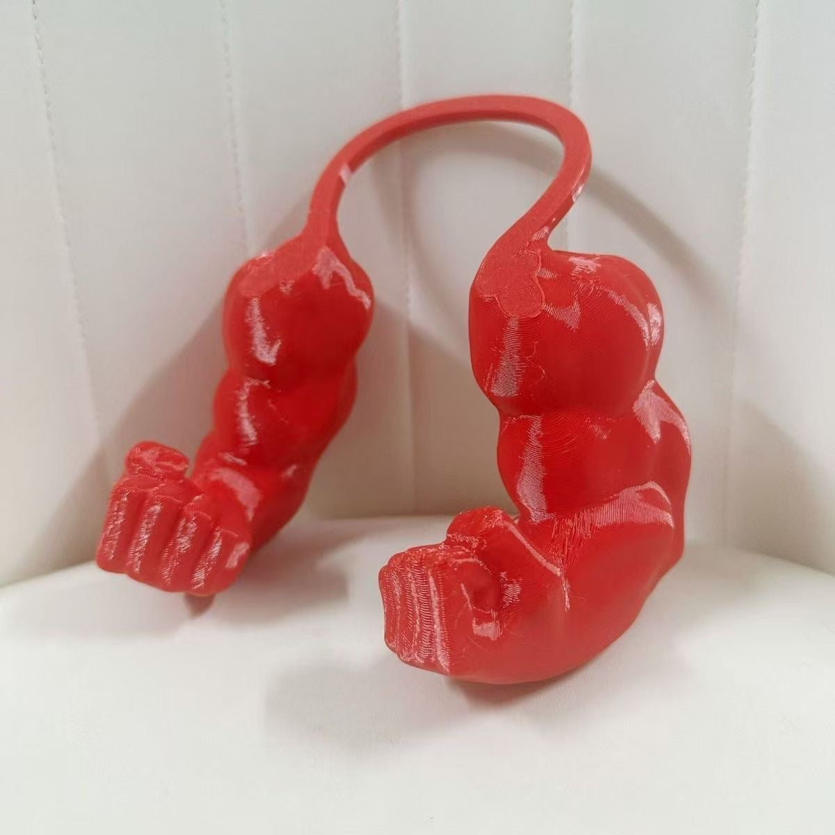 Hilarious Entrance! 3D-Printed 'Hulk Arm' Pet Neck Prop – Instantly Transform Your Pet into a Muscle Beast With a Raised Fist!