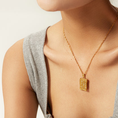 Vintage Heart Pendant Necklace – Stainless Steel & Zircon