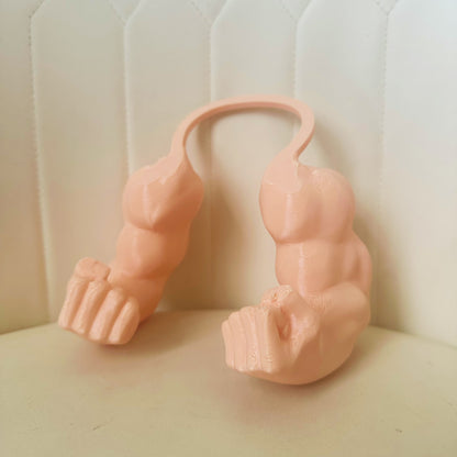 Hilarious Entrance! 3D-Printed 'Hulk Arm' Pet Neck Prop – Instantly Transform Your Pet into a Muscle Beast With a Raised Fist!